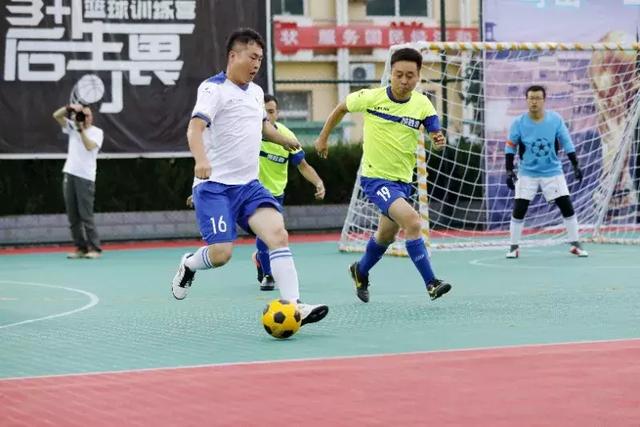 字母哥37分萨格斯32+9 雄鹿险胜魔术晋级四强